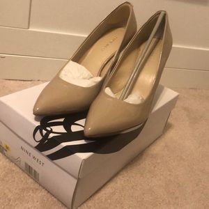 Women’s nude pumps